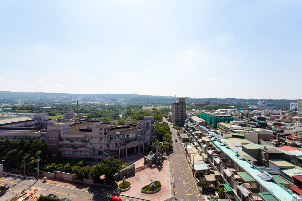 轉知教育部為利教育體系人員瞭解勞動部紓困資訊及申請管道，檢送「勞動部各項紓困方案一覽表」參考運用，請查照。